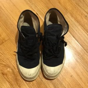 J crew sporty sneaker , non skid. Great with different fashionable pants.
,